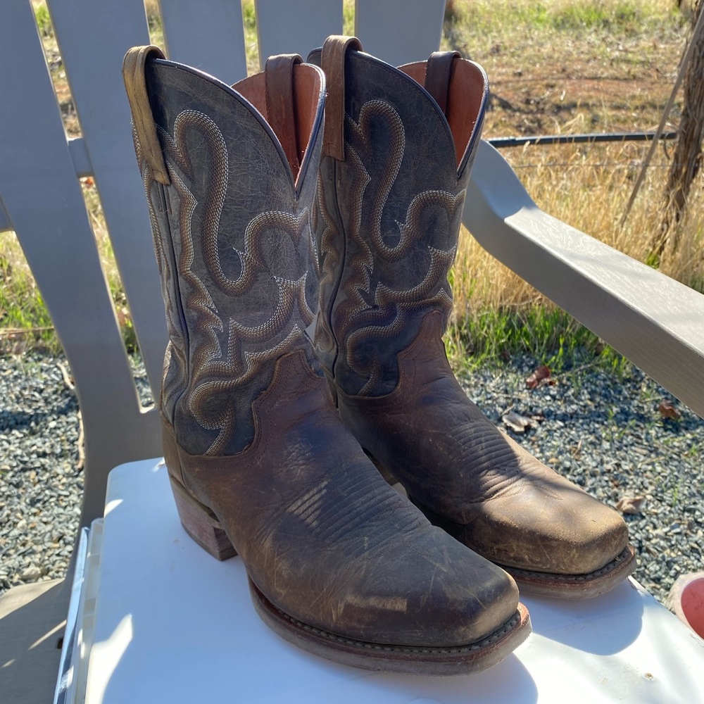 Size 9.5 Dan Post cowboy boots; narrow square toe; good condition